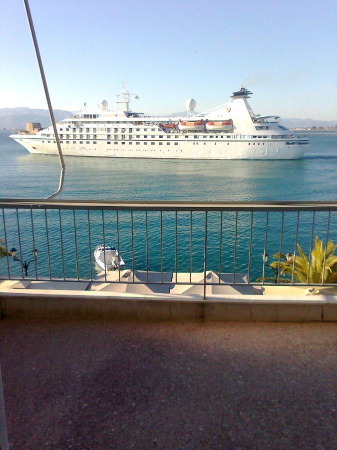 Di Fronte Alla Fortezza Nauplia Exterior foto